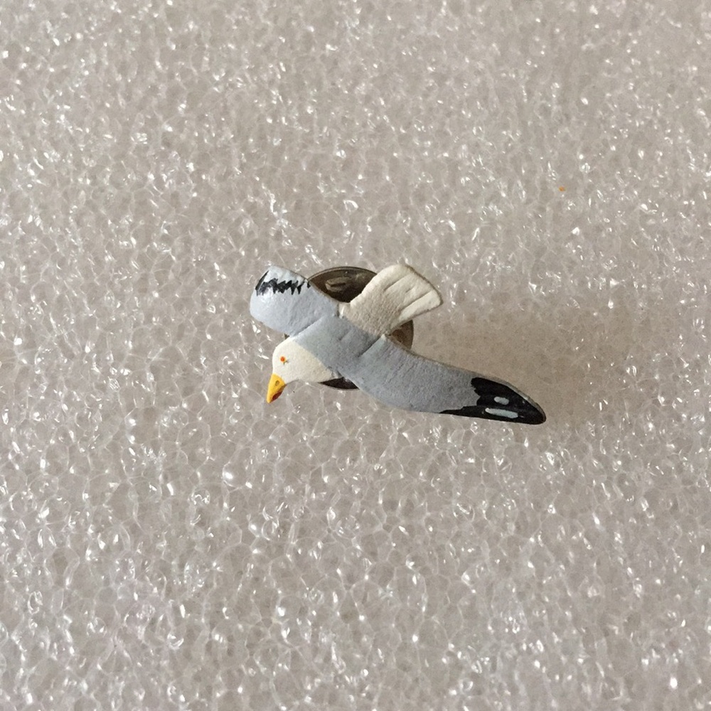 Beautiful Japan bird pin